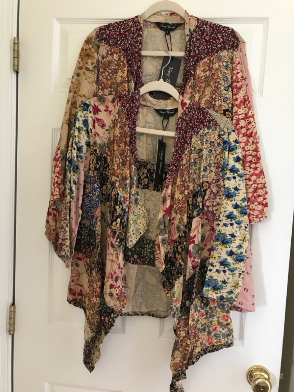YOUNG THREADS NWT Kimono Floral Embroidered Design Size Small- Large - Picture 2 of 2